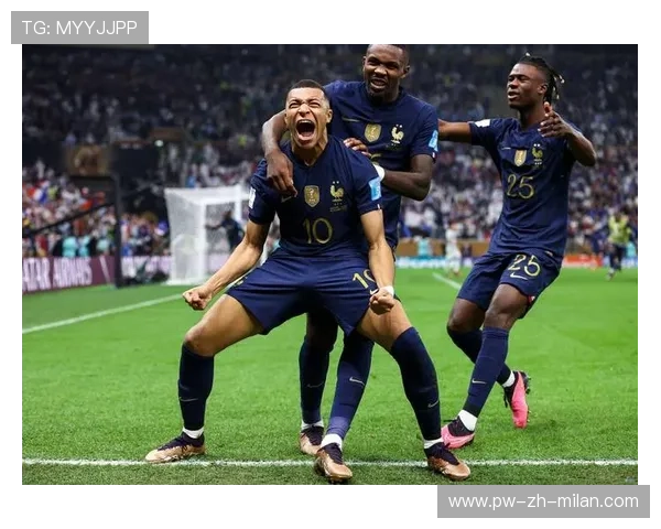 姆巴佩与偶像合影，童年梦想实现感言动人