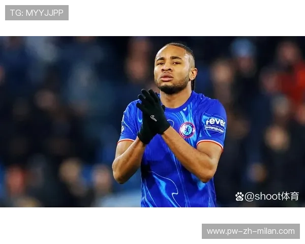 切尔西肋部渗透打穿防线，恩昆库射门稍高